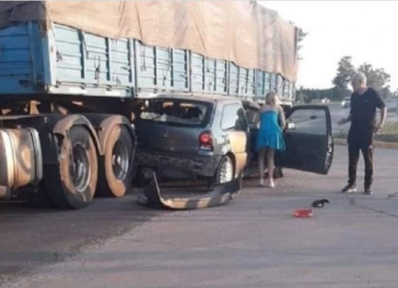 Las Bre As Sobrevivieron Tras Quedar Debajo De Un Cami N