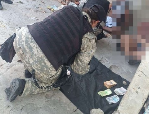 Detuvieron a dos jóvenes que llevaban casi 200 bochitas de cocaína en Resistencia