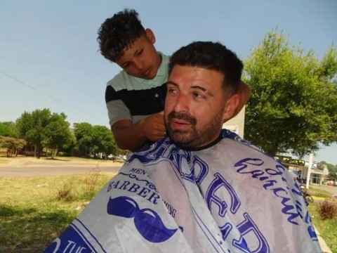 El municipio de Resistencia desalojó a un barbero que trabajaba en la zona del "triángulo"