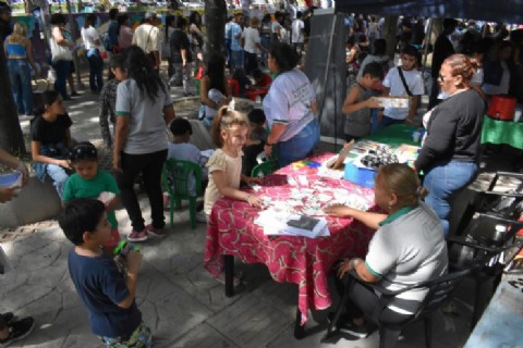 Amplia participación en los controles médicos de la plaza 25 de Mayo