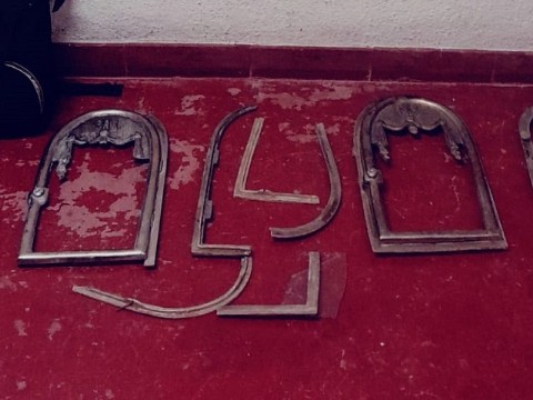 Un joven se llevó marcos de lápidas del cementerio de General San Martín pero fueron recuperados