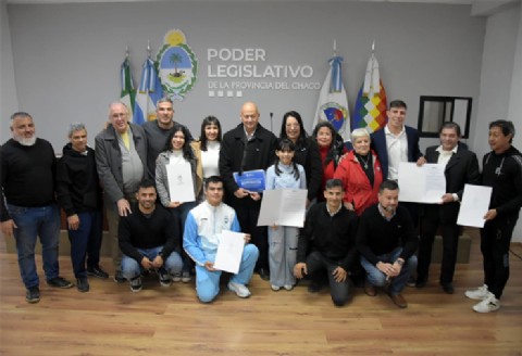 La Legislatura reconoció a deportistas que brillan en competencias nacionales e internacionales