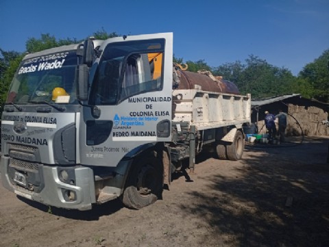 El Municipio refuerza el traslado de agua ante la sequía y baja presión en Colonia Elisa