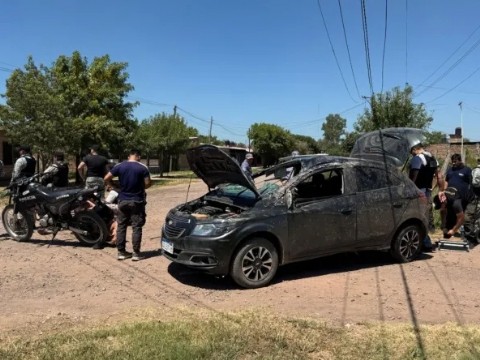 Tres vendedores de drogas intentaron huir, volcaron y fueron detenidos en Resistencia