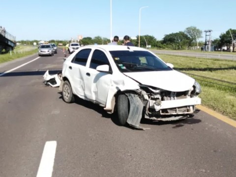 Una conductora se descompensó y chocó contra un guardarraíl en Resistencia