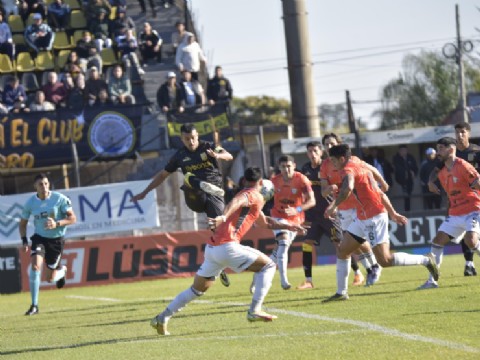 Chaco For Ever se quedó sin nada en el final ante Almirante Brown