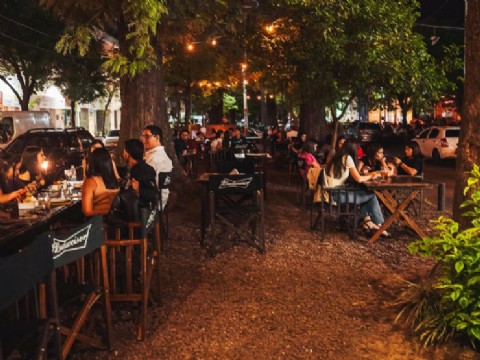 Resistencia contra empresarios gastronómicos: bares deberán liberar el boulevard de avenida Paraguay