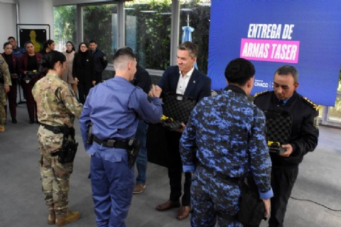 El Gobierno provincial presentó las pistolas Taser que comenzará a utilizar la Policía del Chaco