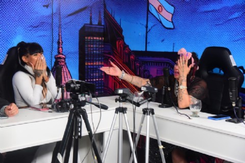 VIDEO | La Chabona le hizo una pregunta a su comadre, la modelo chaqueña Michelle Notagay, que se cayó de culo