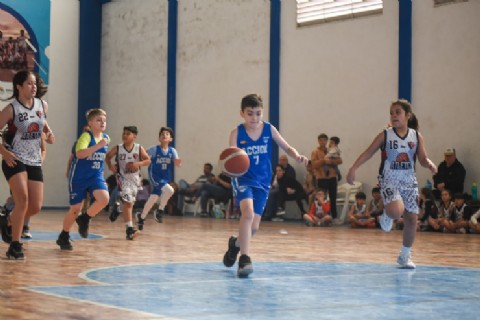 Con amplia participación, se realizó el primer encuentro municipal de Mini Básquet en Sáenz Peña