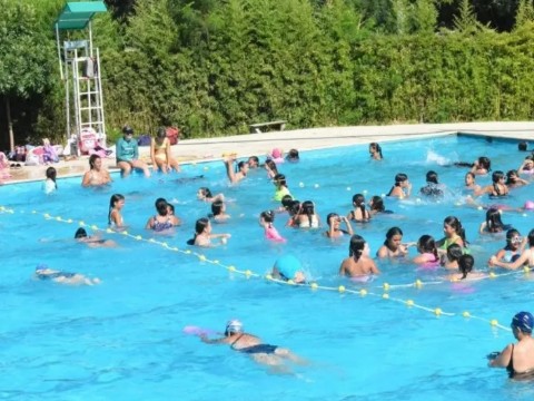 Abrieron la inscripción para la temporada de pileta en el polideportivo “Jaime Zapata”