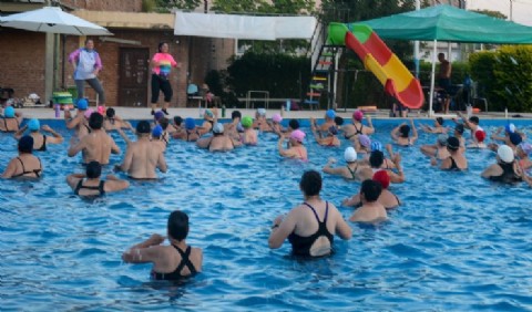 El Instituto del Deporte Chaqueño brinda clases gratuitas de aquagym