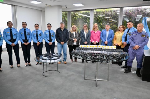 El Gobierno provincial presentó nuevos dispositivos duales para la protección de víctimas de violencia de género