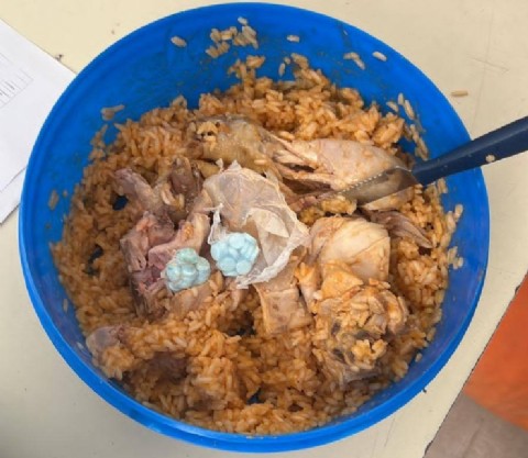 Resistencia: intentó ingresar psicofármacos ocultos en un guiso de pollo