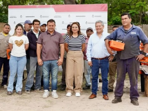 Empleados municipales de Barranqueras recibieron nueva indumentaria