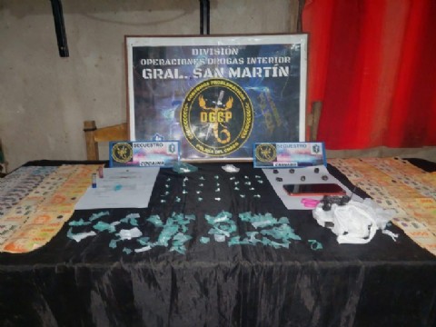 Detuvieron a una mujer e incautaron drogas y dinero en General San Martín