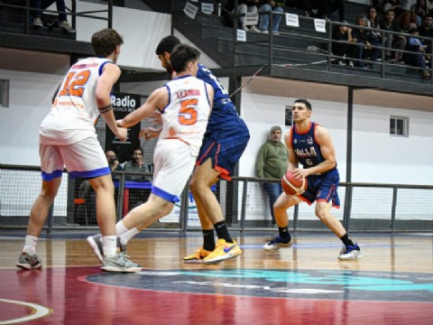 Villa San Martín lo supo cerrar en casa y sacó adelante un juego difícil