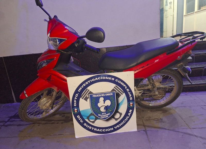 Policías fueron agredidos tras detener a dos hombres por el robo de una moto en Barranqueras