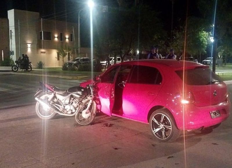 Motociclista se encuentra en grave estado tras violento accidente vial en Sáenz Peña