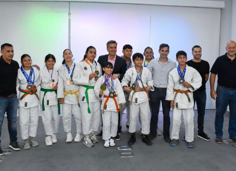 El gobernador Zdero reconoció el desempeño de jóvenes chaqueños de diferentes disciplinas