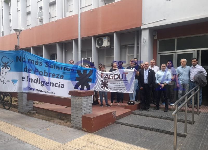 Docentes y trabajadores universitarios afrontan un paro por 48 horas