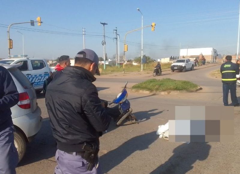 Un motociclista falleci tras un accidente entre un auto y una