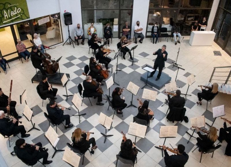 La Orquesta Sinf nica del Chaco homenaje al m tico cantor popular