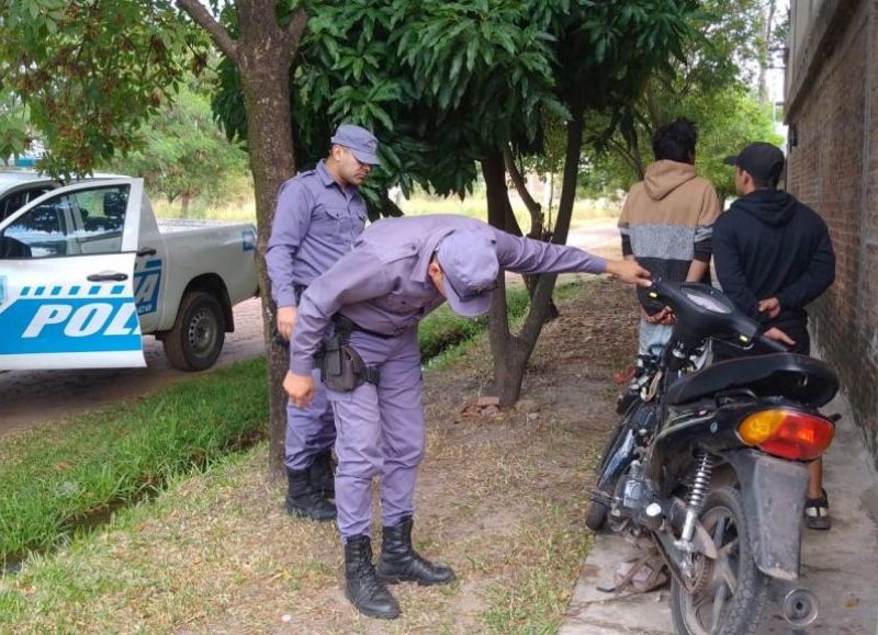 Demoraron a dos sujetos cuando circulaban con una motocicleta denunciada como sustraída en Resistencia
