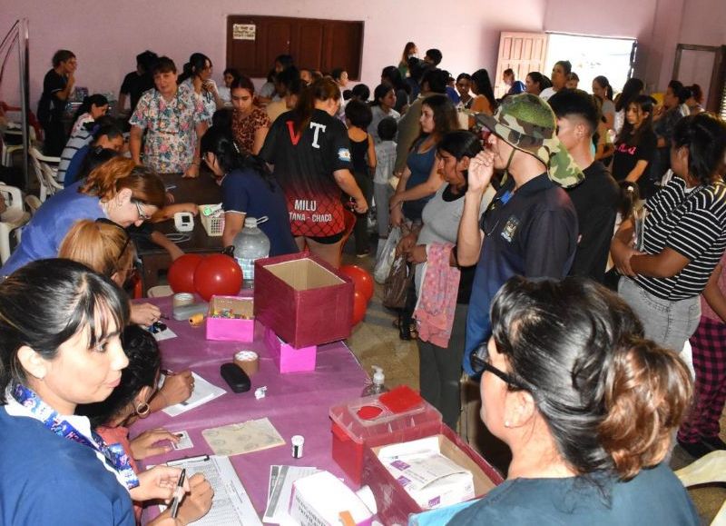 Salud acercó controles médicos y certificados escolares a niños de Villa Elba