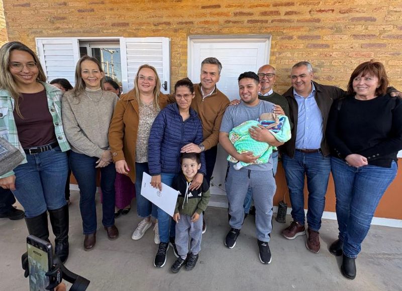 El Gobierno provincial entregó viviendas del programa Ñachec en Pampa del Infierno