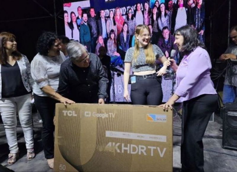 Cuesta: "Los docentes son fundamentales para nuestras vidas y vamos a estar cerca de ellos"