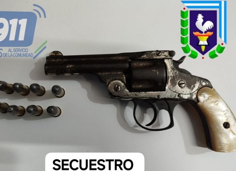 Demoraron a un borracho que causaba disturbios con un revólver en la cintura en General San Martín