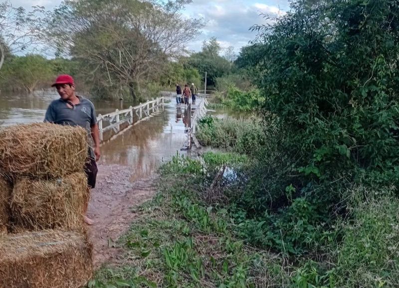 El Gobierno provincial asiste a productores afectados en El Espinillo