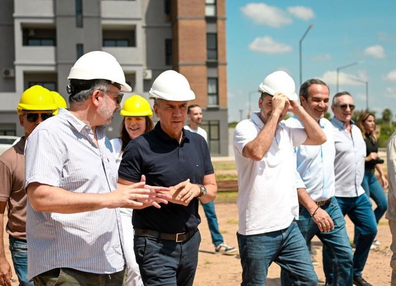 El Gobierno provincial supervisó el avance de nuevos departamentos que se ejecutan en Sáenz Peña