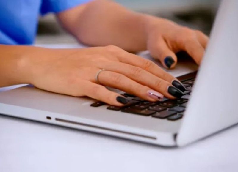 Salud alerta por cursos no autorizados publicados en redes