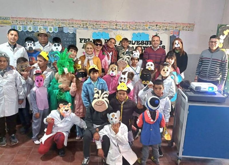 La Municipalidad de Colonia Elisa continúa con el programa de kits escolares