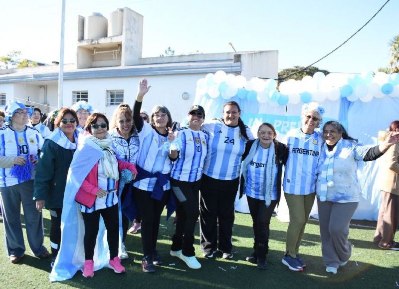 Adultos mayores vivieron una jornada de deporte y recreación en el polideportivo Jaime Zapata