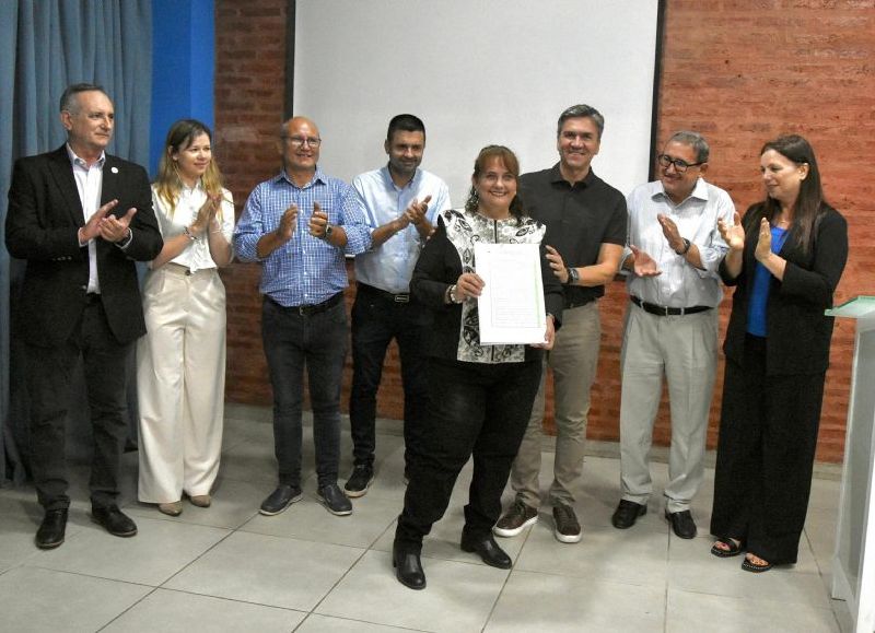 El Gobierno provincial entregó el título de propiedad a la fundación “Puerta de Esperanza”
