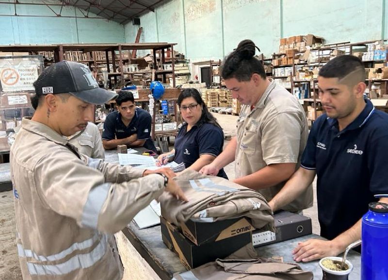 Secheep entregó ropa de trabajo a personal operativo del Área Metropolitana