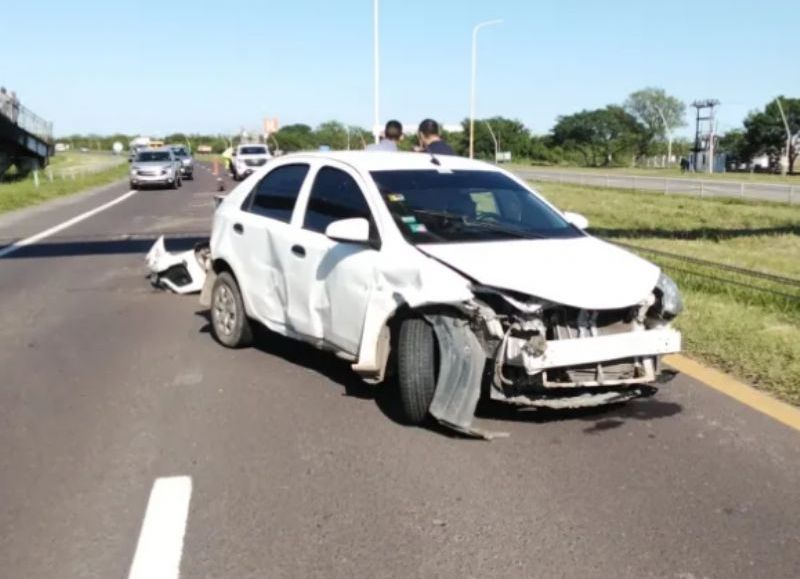 Una conductora se descompensó y chocó contra un guardarraíl en Resistencia