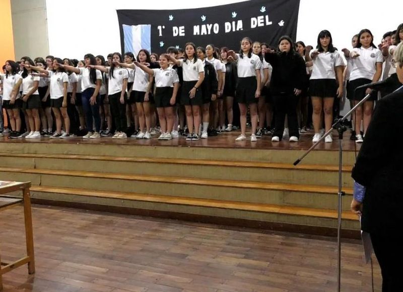 Estudiantes secundarios prometen lealtad a la Constitución