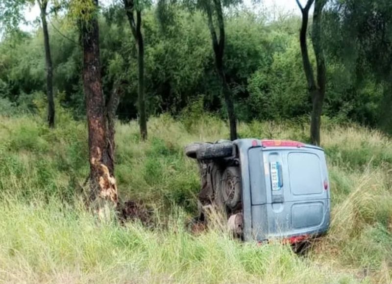 Un hombre murió al perder el control y volcar con su camioneta en Cote Lai