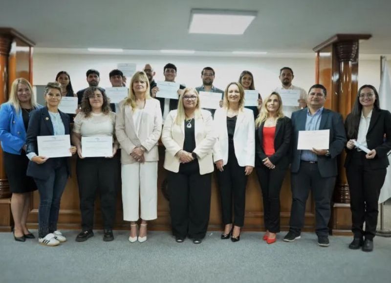 Personal del Poder Legislativo se capacitó en comunicación digital y recibió sus certificados