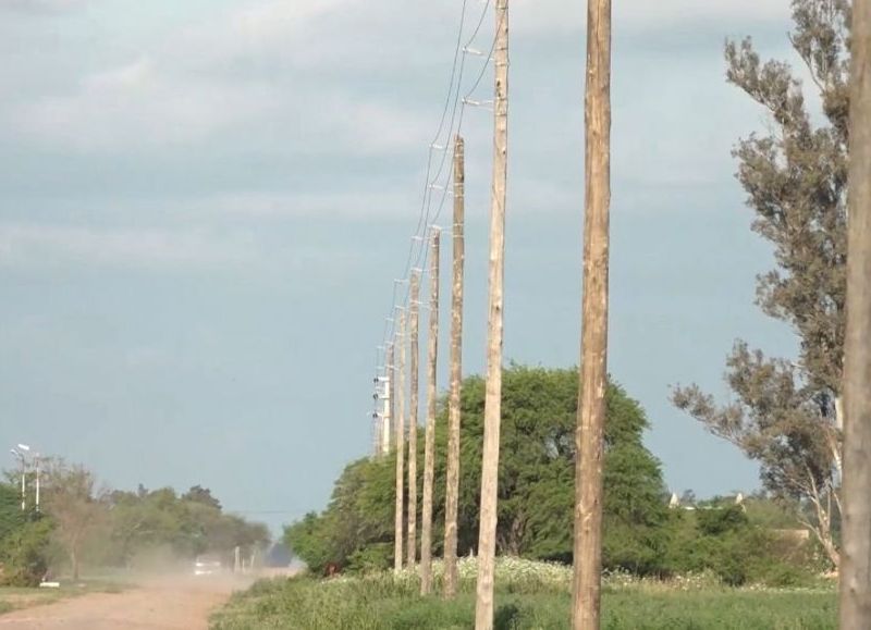 El Gobierno provincial avanza con la obra de línea aérea de media tensión en Du Graty