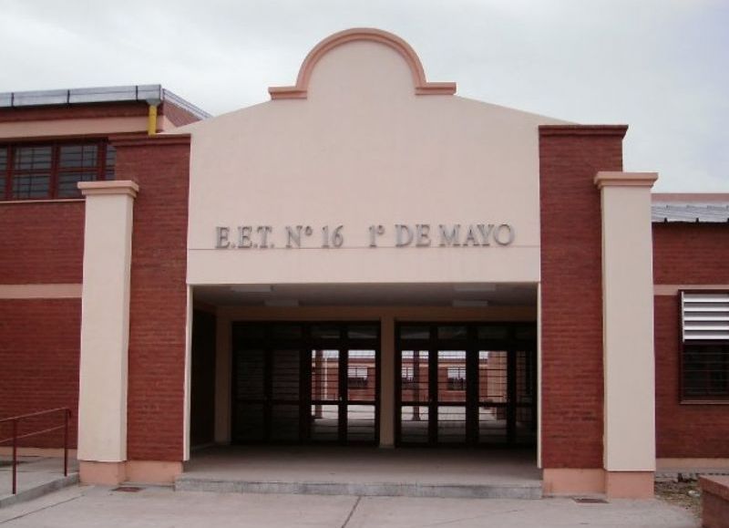 Separaron del cargo al director de una Escuela Técnica de Resistencia por el suicidio de una alumna