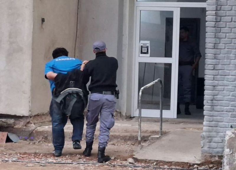 Conductor alcoholizado amenazó con un cuchillo a inspectores y policías en Resistencia