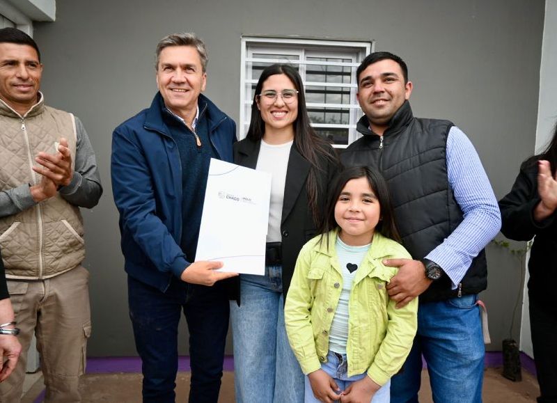 El Gobierno provincial entregó viviendas a familias de Taco Pozo