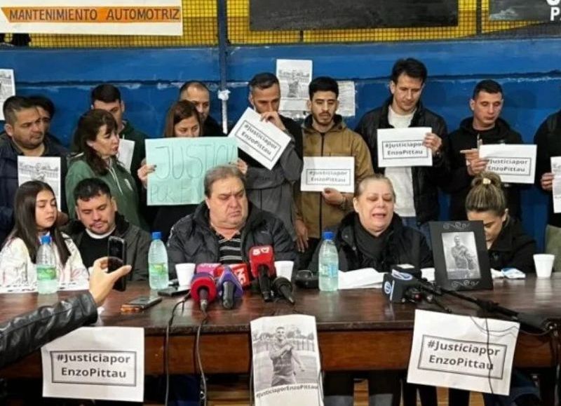 La familia del futbolista Enzo Pittau denunció "causas armadas" y convocó a una marcha