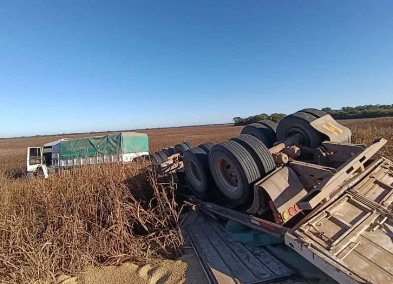 Un camionero perdió el control y despistó sobre la Ruta 5 en Hermoso Campo