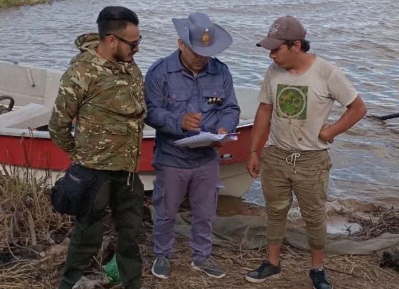 Denunciaron la desaparición de un joven en Puerto Vilelas, pero estaba de pesca con amigos